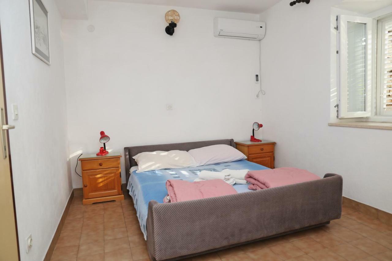 Apartments Katica Лумбарда Екстер'єр фото