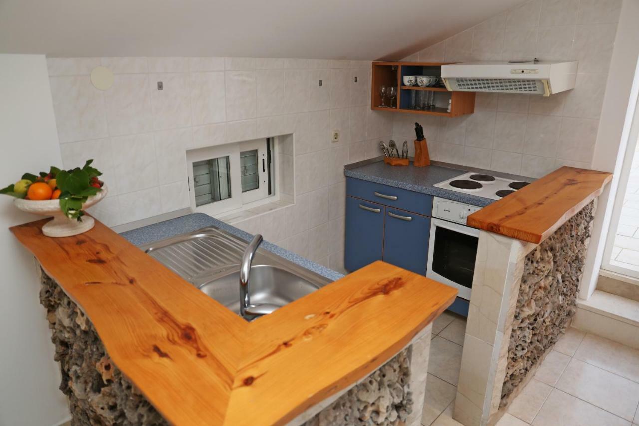 Apartments Katica Лумбарда Екстер'єр фото