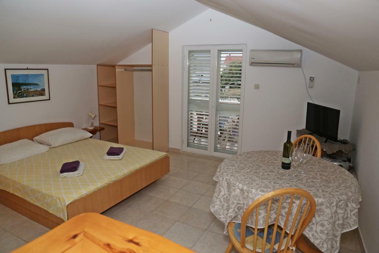 Apartments Katica Лумбарда Екстер'єр фото