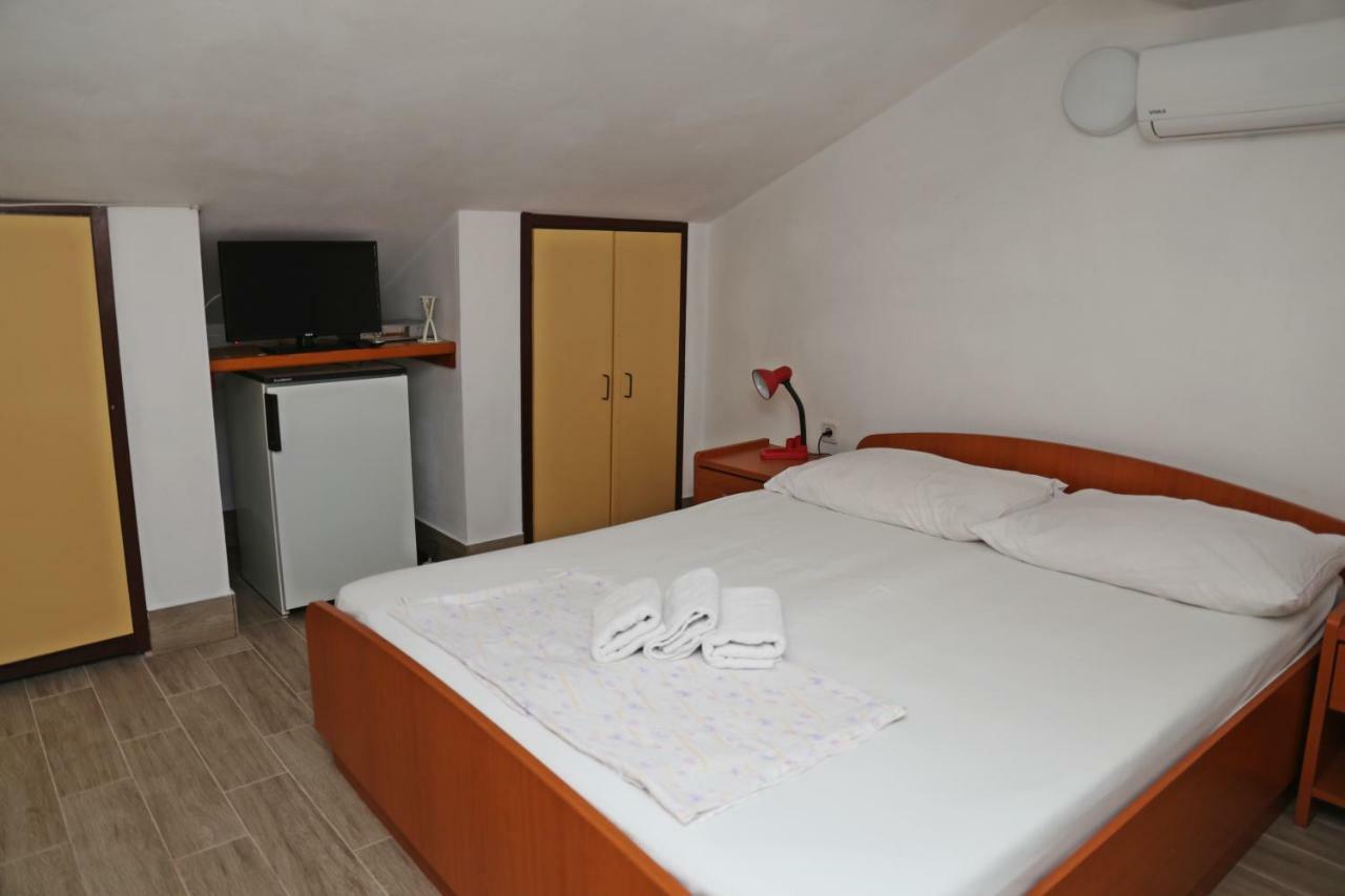 Apartments Katica Лумбарда Екстер'єр фото