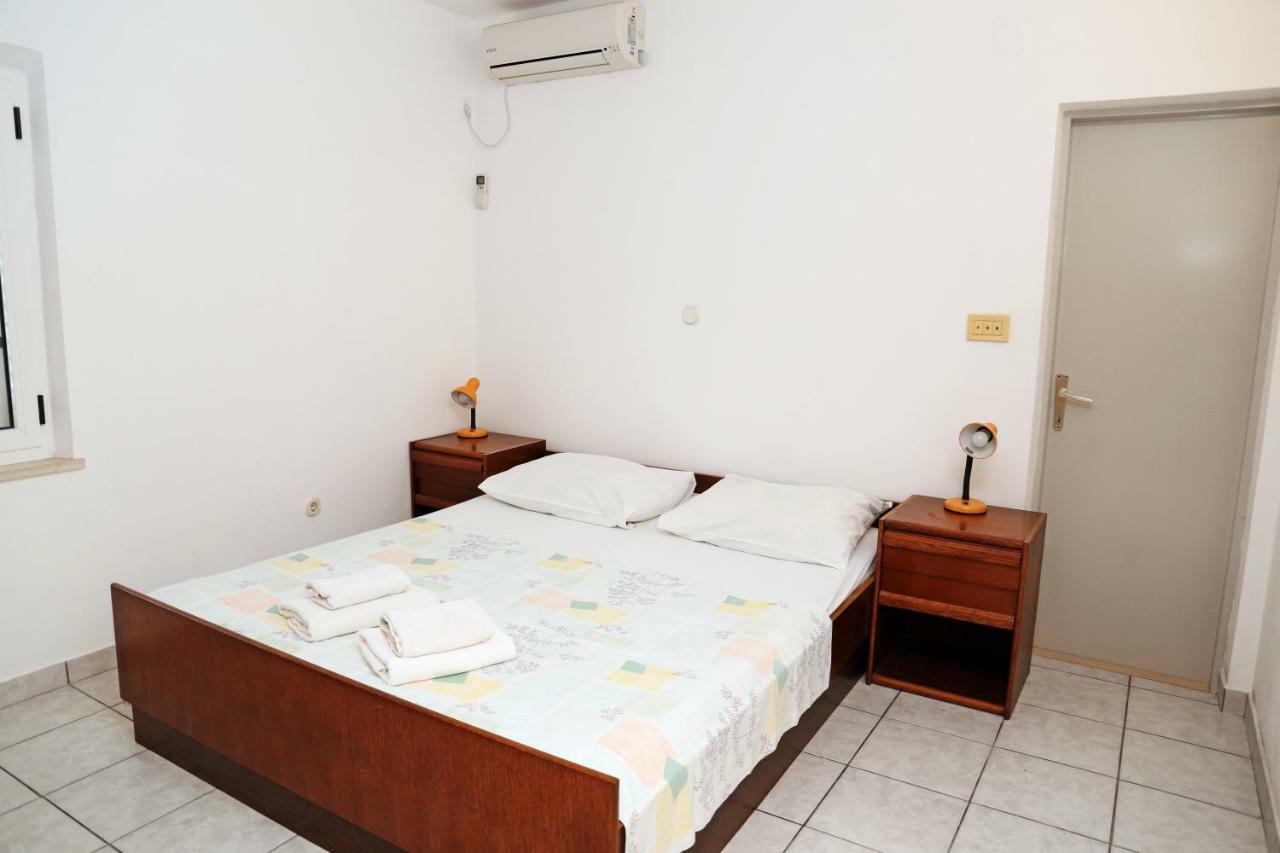 Apartments Katica Лумбарда Екстер'єр фото
