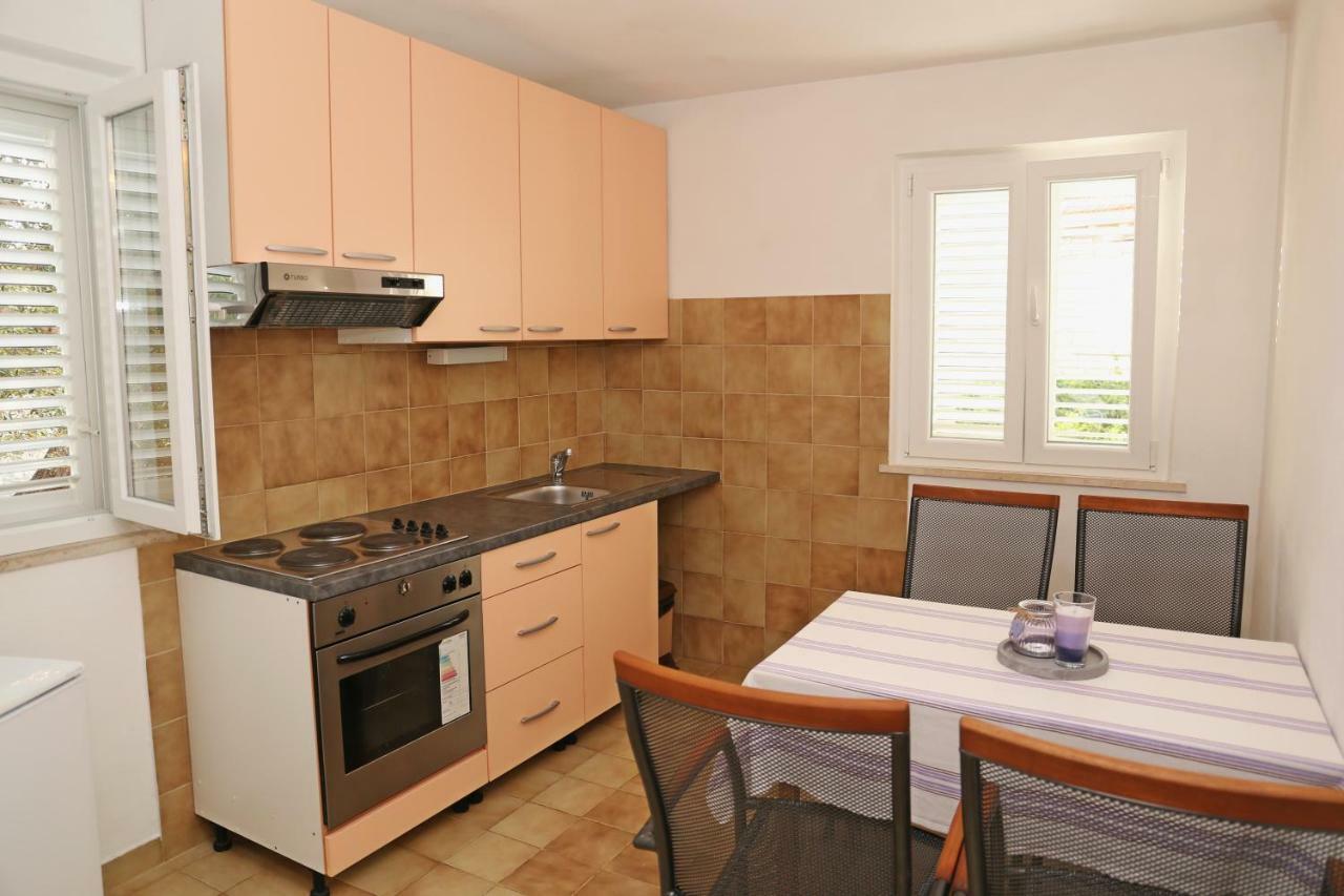 Apartments Katica Лумбарда Екстер'єр фото